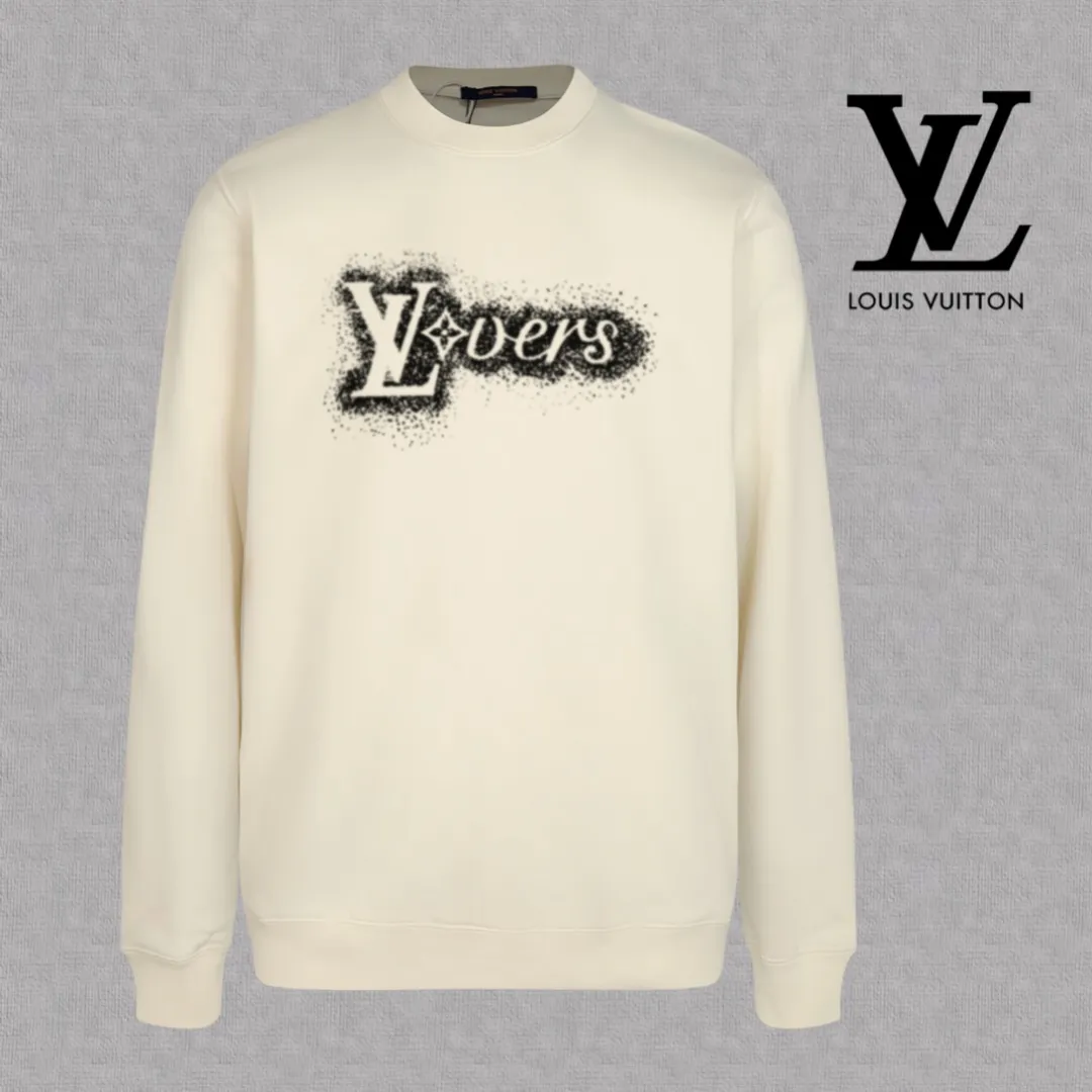 🅿️250 hot style on the shelves🔥❗ 💫〖Louis Vuitton LV〗 Fashionable round neck sweatshirt, casually matched with various styles, it is perfectly handsome😎The whole dress is made of double waistcoats, which makes the whole dress more three-dimensional. Not ordinary factories can do such fine work. The 2025 spring style counters are on sale, exquisite round neck terry sweatshirt, high-end double-strand pure cotton Customized drawstring ribs are dyed in the same vat and are complete with three standards. The chest craftsmanship adopts a simple and elegant pattern on the chest, which is easy to control for any age group! Fit and comfortable! Customized thickened 440g terry sweatshirt fabric, soft and comfortable to the touch, with a three-dimensional shape! 🙌🏻 It’s also very breathable, so it’s a versatile style that can be worn with any outfit! ✔Color: Black White Apricot Size: S M L XL 2XL